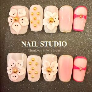 Handmade Elegant Pink and White Floral Press On Nail Set